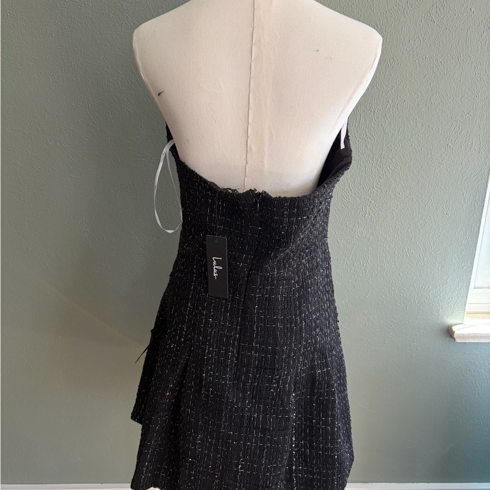 Upscale Confidence Black Tweed Halter Mini Dress size large NWT
Lulus - Picture 4 of 5